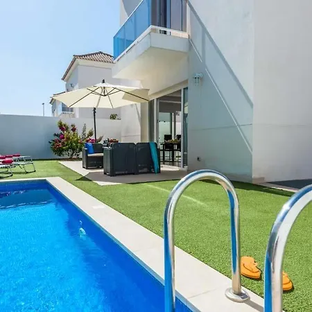 Playa De Fanabe Sleeps 8 With Pool Air Con And Wifi
