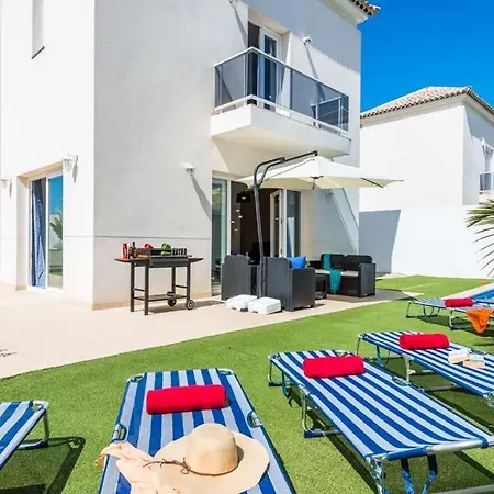 Villa Playa De Fanabe Sleeps 8 With Pool Air Con And Wifi *