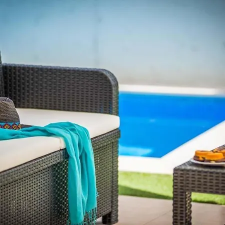 Playa De Fanabe Sleeps 8 With Pool Air Con And Wifi *