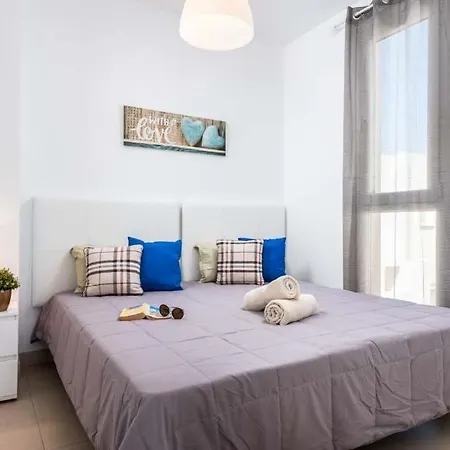 Playa De Fanabe Sleeps 8 With Pool Air Con And Wifi Villa