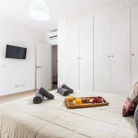 Playa De Fanabe Sleeps 8 With Pool Air Con And Wifi